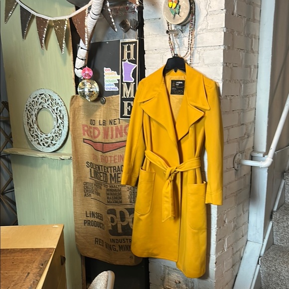 London Fog Jackets & Blazers - March Sale: Vintage Yellow, Belted London Fog Trench in Women’s Size 10 Reg